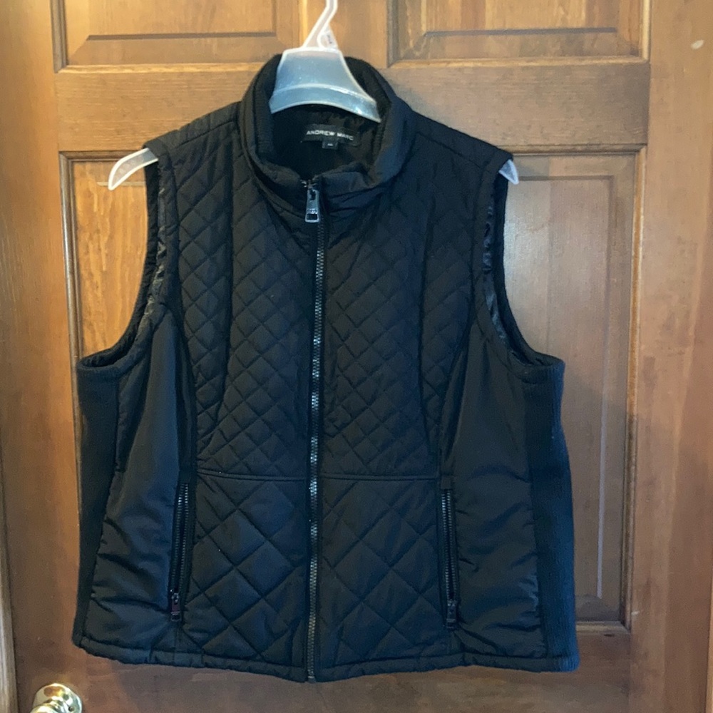 Like NEW! Women’s 2X Andrew Marc Black quilted vest